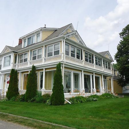Governor'S Mansion Inn Miramichi Exterior photo