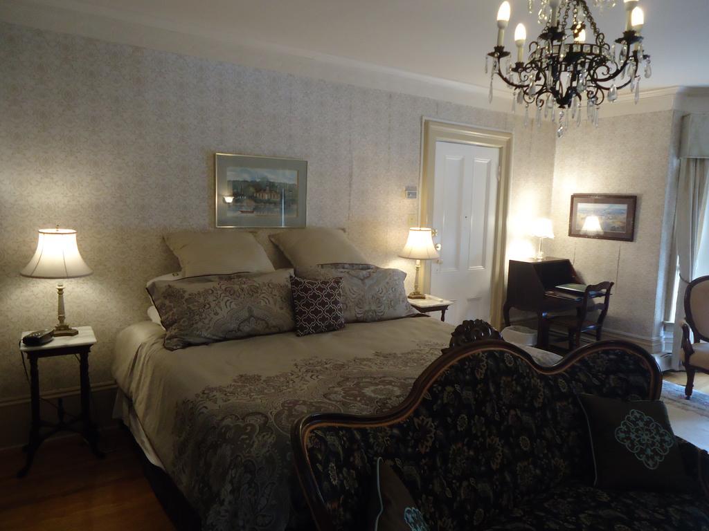 Governor'S Mansion Inn Miramichi Exterior photo