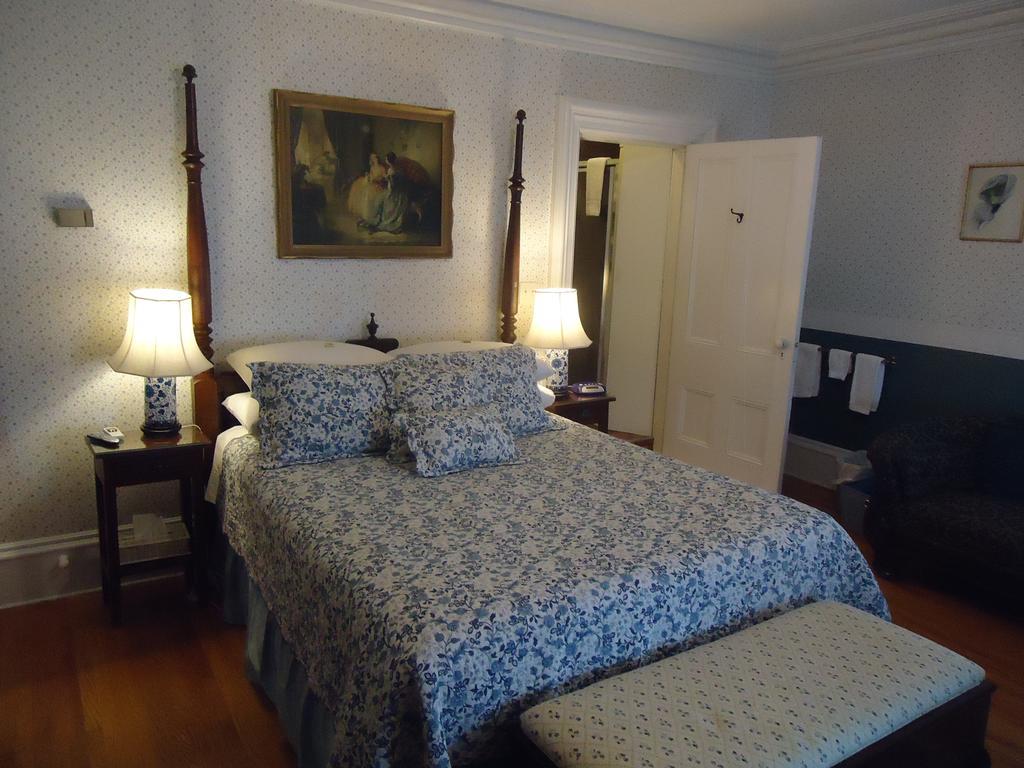 Governor'S Mansion Inn Miramichi Room photo