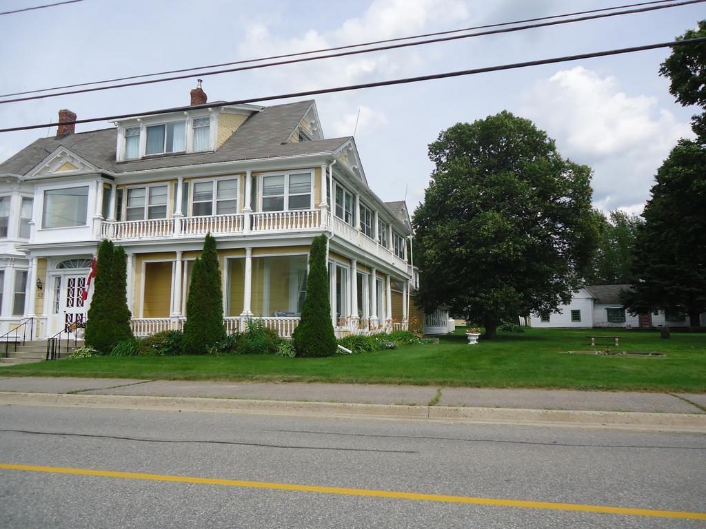 Governor'S Mansion Inn Miramichi Exterior photo
